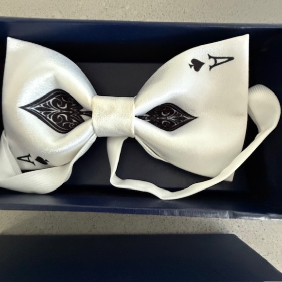 3 Fun Men's Satin Silk Pre-Tie Bowtie -Black, Ace of Spades, Ace of Hearts Cards - Picture 3 of 5